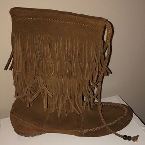 LIKE NEW Minnetonka Moccasin Boots